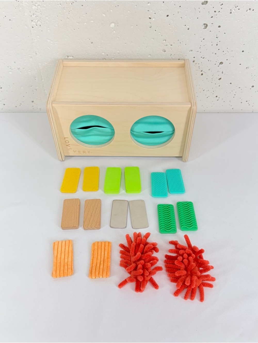 Lovevery Montessori Sensory Box - Picture 4 of 14